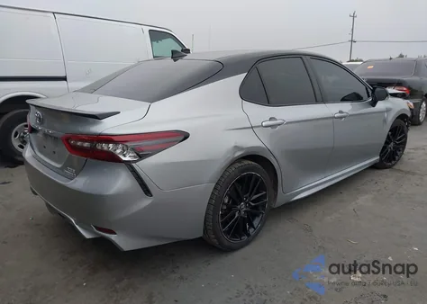 2022 Toyota Camry Xse Hybrid z USA, uszkodzony, nr VIN 4T1K31AKXNU043584